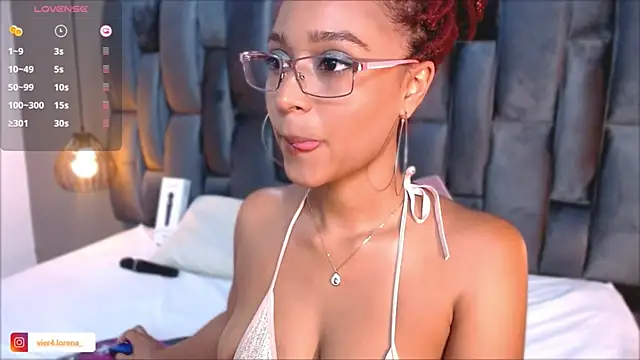Snapshot of Lorena_Vieira_ chatting on 3, 1, 2025 Lorena Vieira online show from 3, 1, 2025