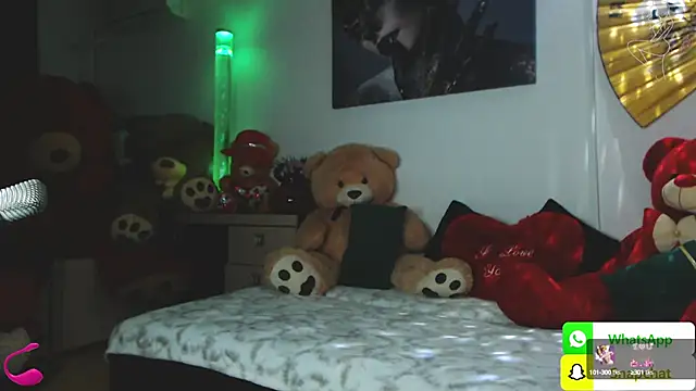 Snapshot of EvelynAisha chatting on 5, 3, 2025 EvelynAisha online show from 5, 3, 2025