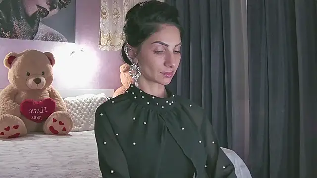 EvelynAisha online show from 20, 11, 2025