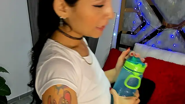 BRITHANY SPARK online show from 4, 1, 2025