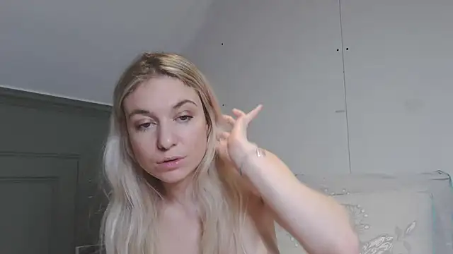 Snapshot of carlaaa chatting on 14, 1, 2025 carlaaa online show from 14, 1, 2025