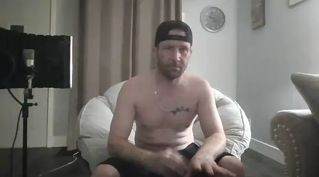 Snapshot of Edward_LongCock chatting on 5, 1, 2025 Edward LongCock online show from 5, 1, 2025