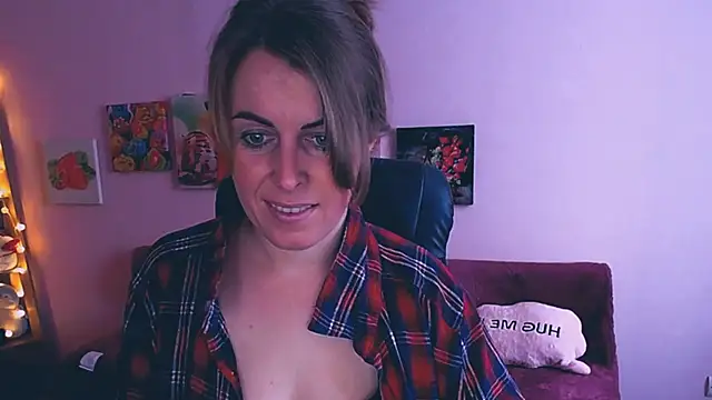 Hot Milady online show from 12, 2, 2025