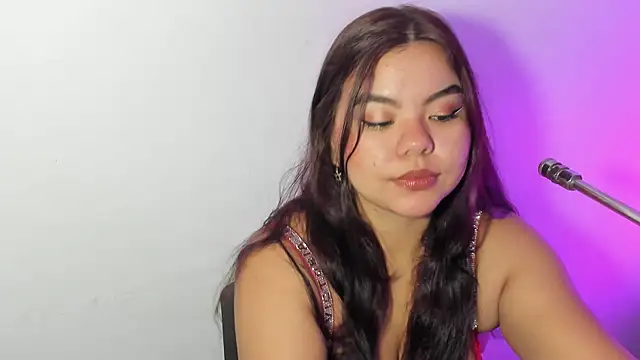 klhoe boobs online show from 4, 5, 2026