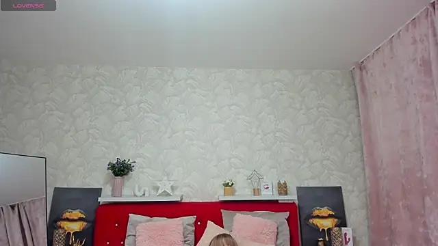 KattyPeachX online show from 30, 4, 2026