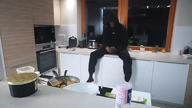 MacTroy online show from 9, 10, 2025