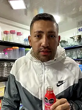 JuanZapata33 online show from 13, 10, 2025