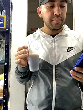 JuanZapata33 online show from 20, 12, 2025