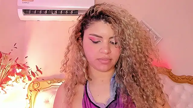 Snapshot of ScarlettDuran chatting on 14, 2, 2025 ScarlettDuran online show from 14, 2, 2025