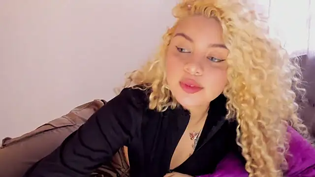 Snapshot of ScarlettDuran chatting on 30, 10, 2025 ScarlettDuran online show from 30, 10, 2025