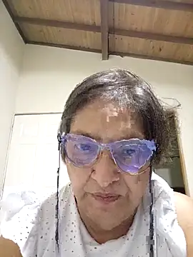 Snapshot of florecita69 chatting on 4, 10, 2025 florecita69 online show from 4, 10, 2025