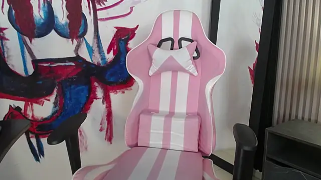 Snapshot of kittyhouse_hs chatting on 11, 6, 2026 kittyhouse hs online show from 11, 6, 2026