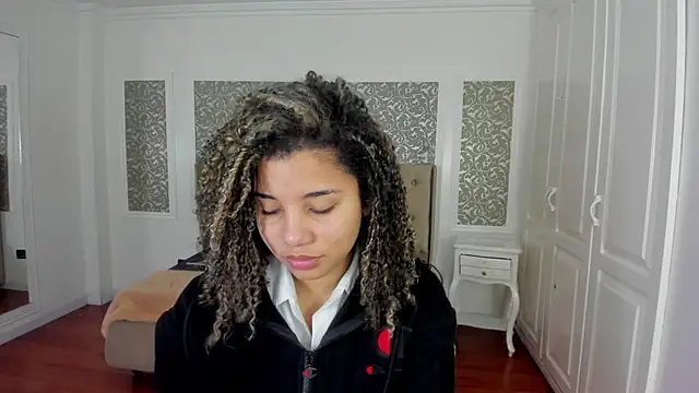 Snapshot of Mayaa_ross chatting on 12, 9, 2025 Mayaa ross online show from 12, 9, 2025