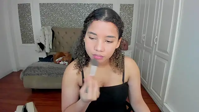 Snapshot of Mayaa_ross chatting on 7, 10, 2025 Mayaa ross online show from 7, 10, 2025