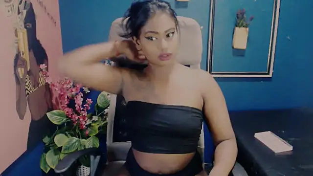 Snapshot of Littleindianmilf chatting on 11, 9, 2025 Littleindianmilf online show from 11, 9, 2025