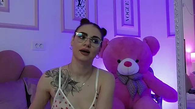 Abby  White online show from 4, 2, 2025