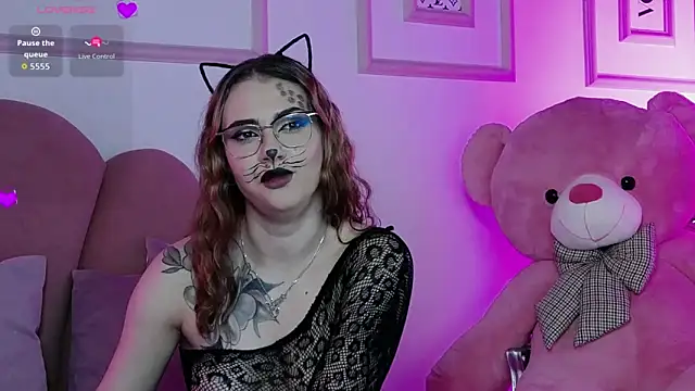 Snapshot of Abby__White chatting on 31, 10, 2025 Abby White online show from 31, 10, 2025