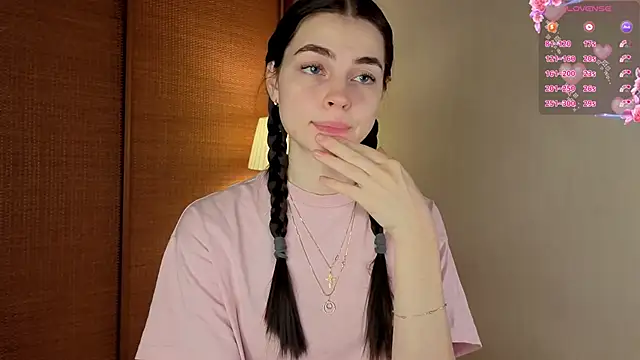 Snapshot of MaryJacksoon chatting on 3, 11, 2025 MaryJacksoon online show from 3, 11, 2025