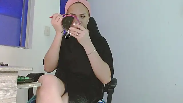 Snapshot of giuliana_andrade chatting on 6, 6, 2026 giuliana andrade online show from 6, 6, 2026
