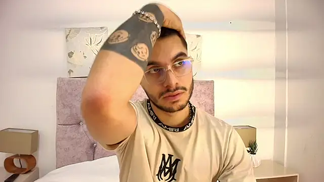 Snapshot of Amadeo_Wild chatting on 6, 2, 2026 Amadeo Wild online show from 6, 2, 2026