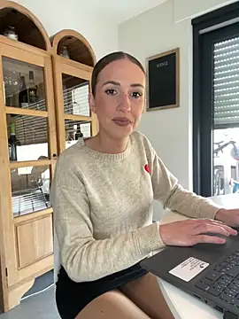 lola tentatiion online show from 18, 2, 2025