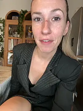 lola tentatiion online show from 22, 11, 2025