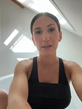 lola tentatiion online show from 11, 5, 2026