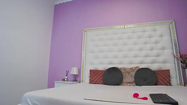 Lenna Paul online show from 12, 11, 2025