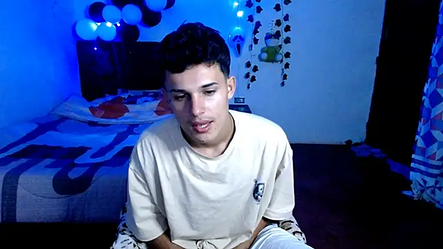 Snapshot of freddy_romas chatting on 24, 10, 2025 freddy romas online show from 24, 10, 2025