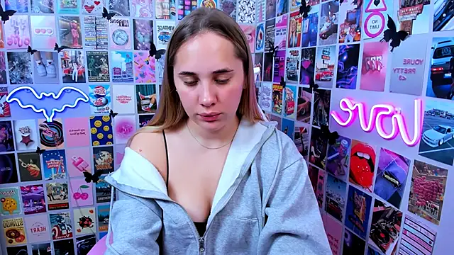 Snapshot of MiaMilas chatting on 8, 10, 2025 MiaMilas online show from 8, 10, 2025