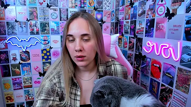 Snapshot of MiaMilas chatting on 13, 10, 2025 MiaMilas online show from 13, 10, 2025