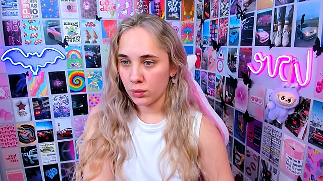 Snapshot of MiaMilas chatting on 16, 12, 2025 MiaMilas online show from 16, 12, 2025