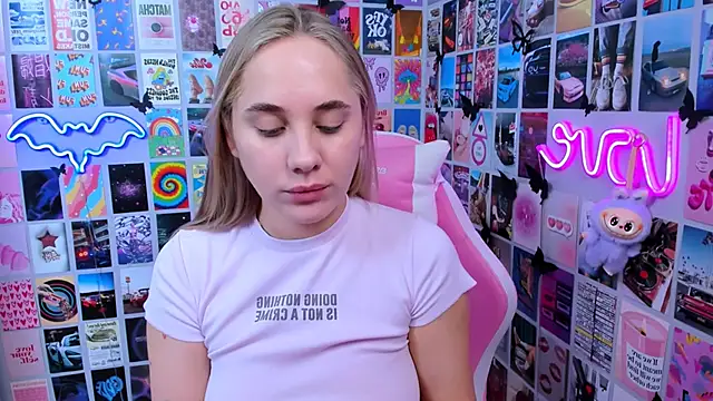 Snapshot of MiaMilas chatting on 17, 12, 2025 MiaMilas online show from 17, 12, 2025