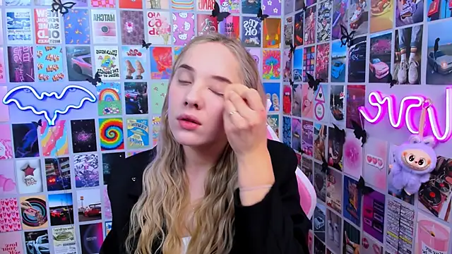 Snapshot of MiaMilas chatting on 18, 12, 2025 MiaMilas online show from 18, 12, 2025