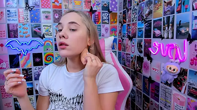 Snapshot of MiaMilas chatting on 19, 12, 2025 MiaMilas online show from 19, 12, 2025