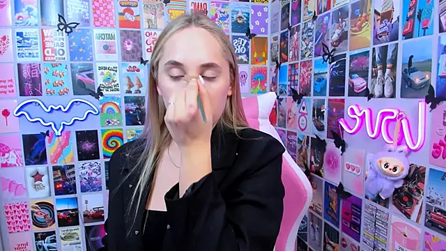 Snapshot of MiaMilas chatting on 22, 12, 2025 MiaMilas online show from 22, 12, 2025