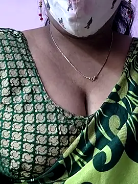 Snapshot of mallu-sumi chatting on 17, 11, 2025 mallu-sumi online show from 17, 11, 2025