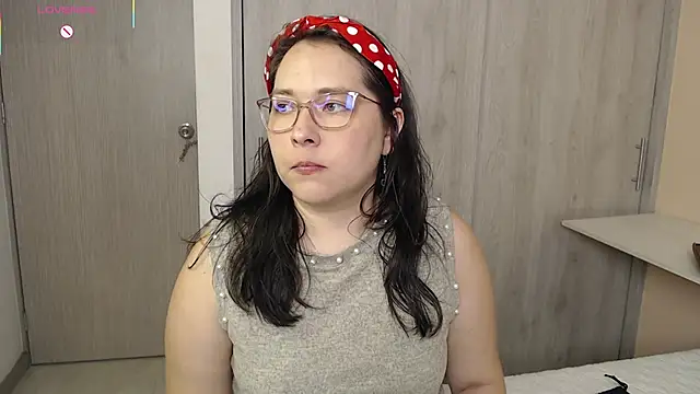 Snapshot of May_Carlier chatting on 9, 10, 2025 May Carlier online show from 9, 10, 2025