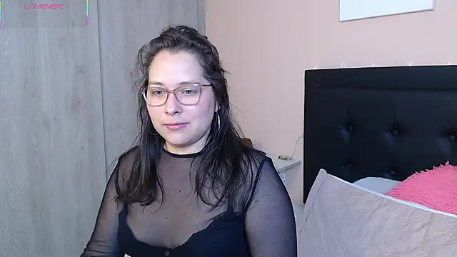 Snapshot of May_Carlier chatting on 14, 10, 2025 May Carlier online show from 14, 10, 2025