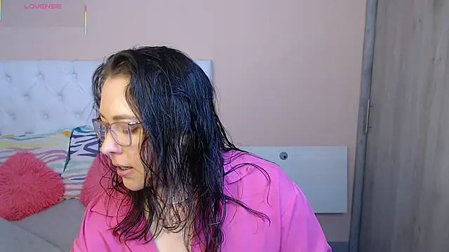 Snapshot of May_Carlier chatting on 29, 11, 2025 May Carlier online show from 29, 11, 2025