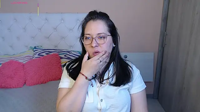 Snapshot of May_Carlier chatting on 30, 11, 2025 May Carlier online show from 30, 11, 2025