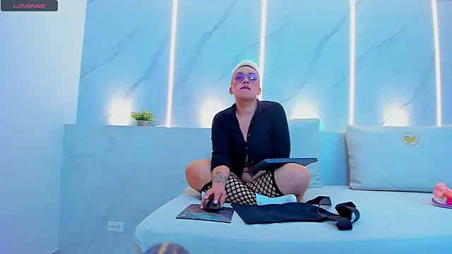 mia becke online show from 14, 1, 2025