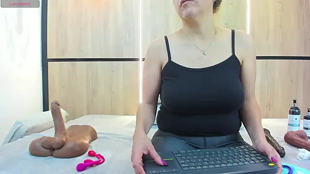 Snapshot of adela_chase chatting on 6, 10, 2025 adela chase online show from 6, 10, 2025