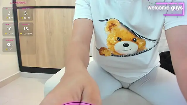 adela chase online show from 4, 12, 2025