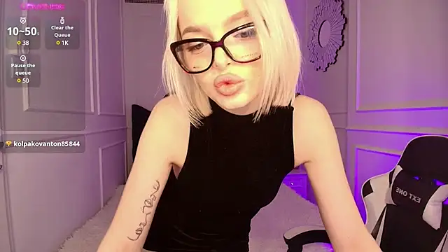 horny blondiee online show from 27, 12, 2024