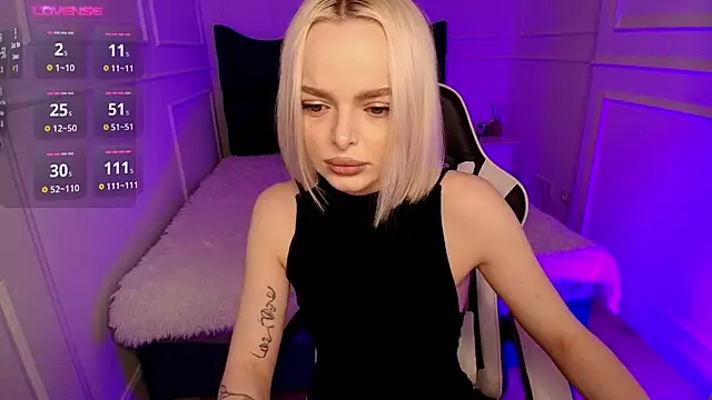 horny blondiee online show from 3, 1, 2025