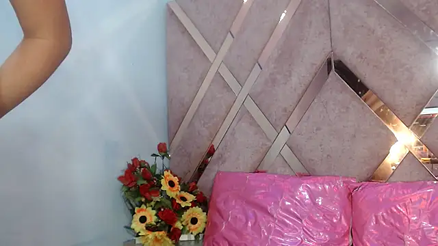 Lucy White   online show from 22, 1, 2025