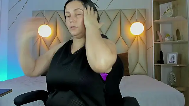 Snapshot of angelswets chatting on 13, 1, 2026 angelswets online show from 13, 1, 2026