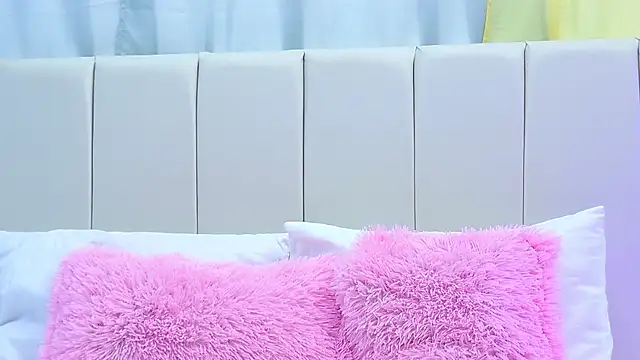 Snapshot of VanessaGlenn chatting on 8, 4, 2026 VanessaGlenn online show from 8, 4, 2026