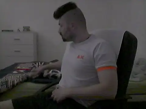 Snapshot of Hkl95555 chatting on 16, 10, 2025 Hkl95555 online show from 16, 10, 2025